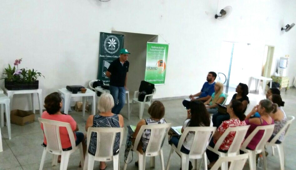 Curso de Orquídeas é iniciado no Centro Comunitário