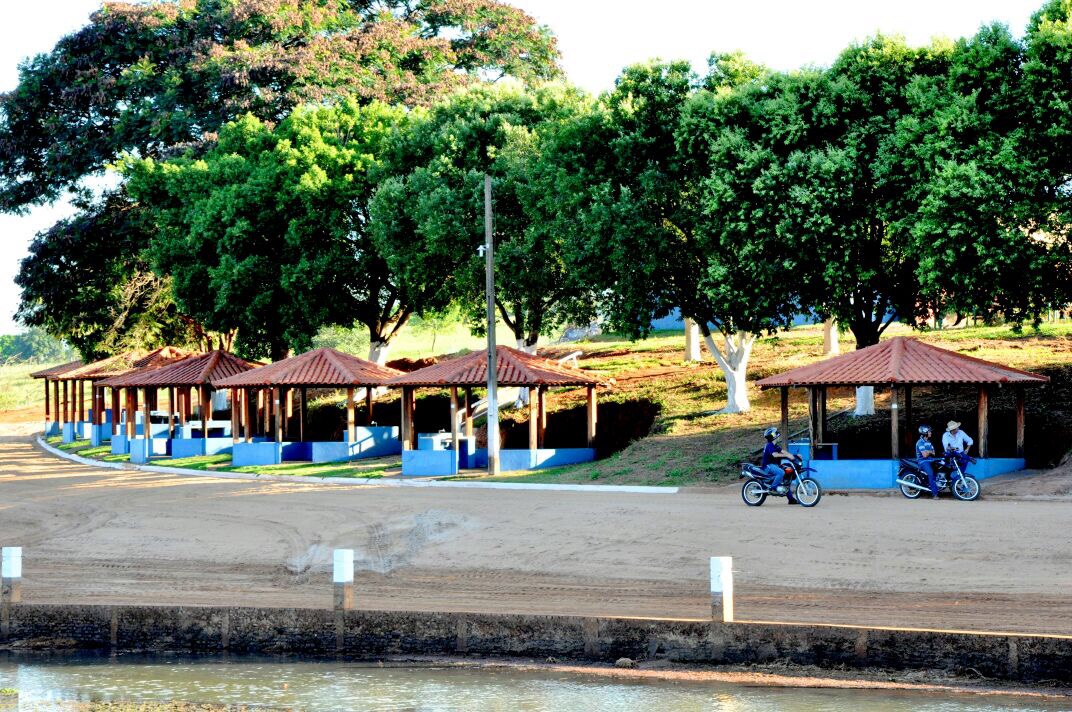 Prefeitura realiza limpeza da “Prainha” e Recinto de Exposições