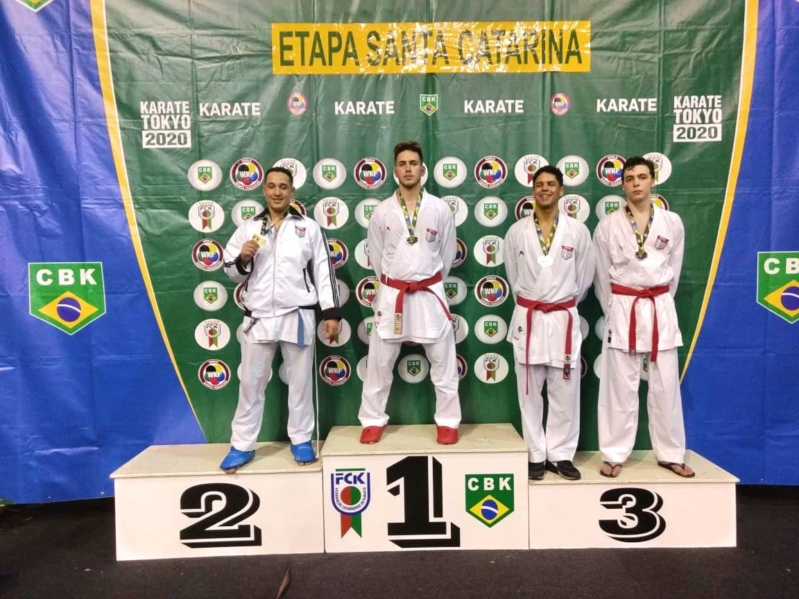 Karateca de Urânia ganha medalha de ouro no Campeonato Brasileiro em Santa Catarina