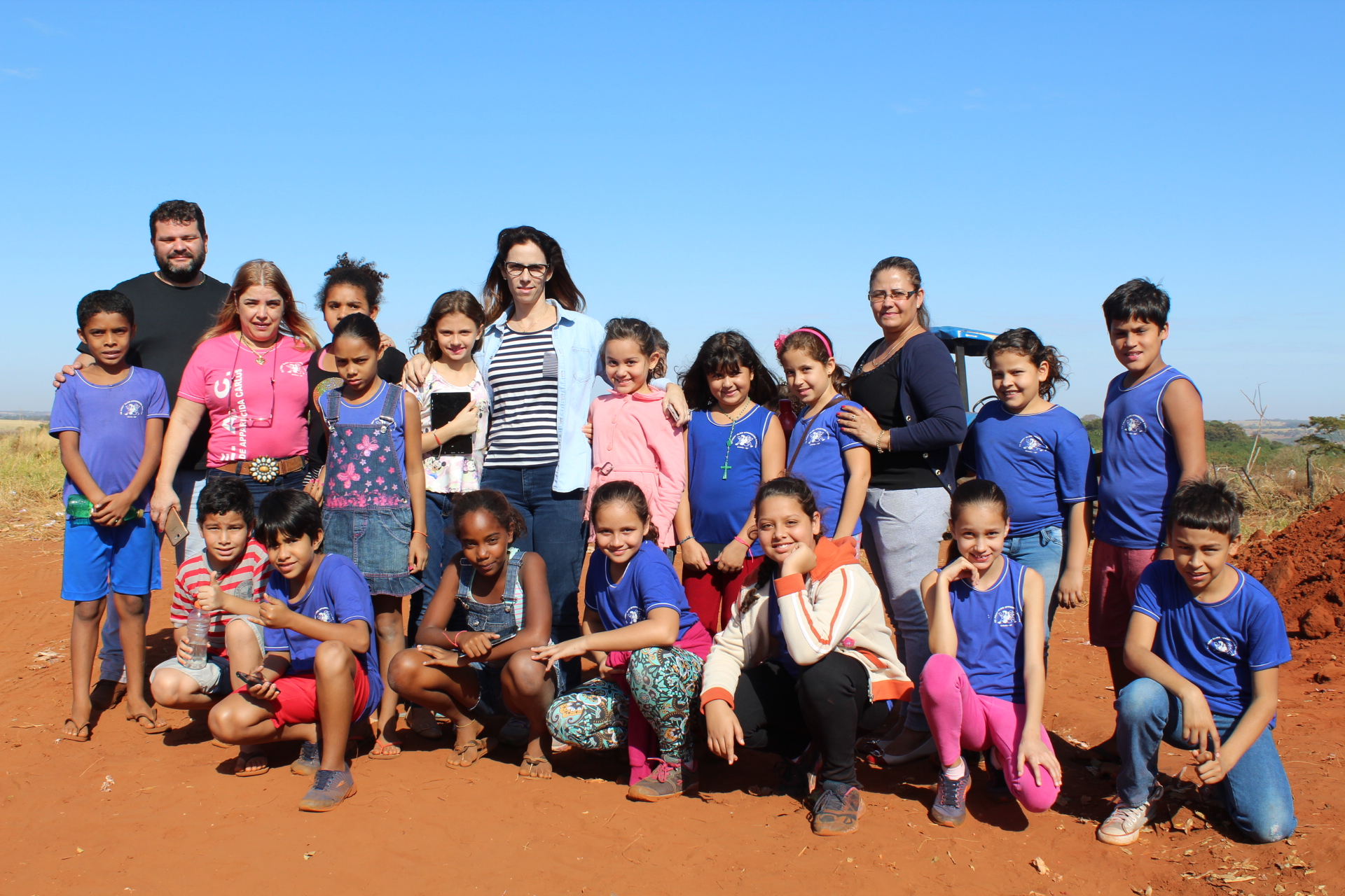  Alunos da E. E. Profª Élide Apparecida Carlos visitaram o aterro sanitário de Urânia