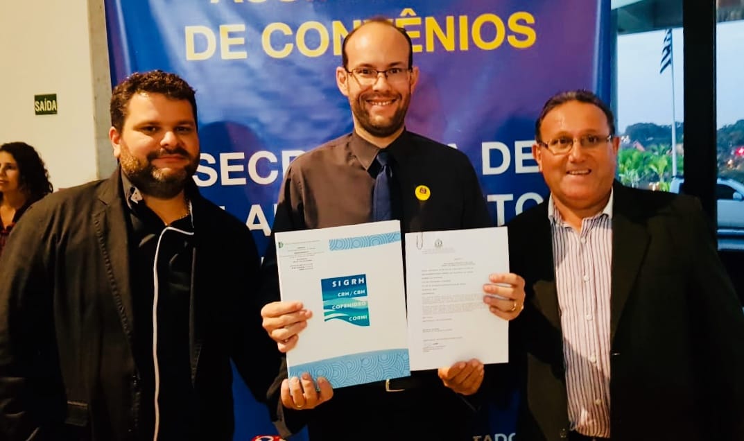 Urânia assina dois convênios com Governo do Estado no valor de R$ 550.000,00