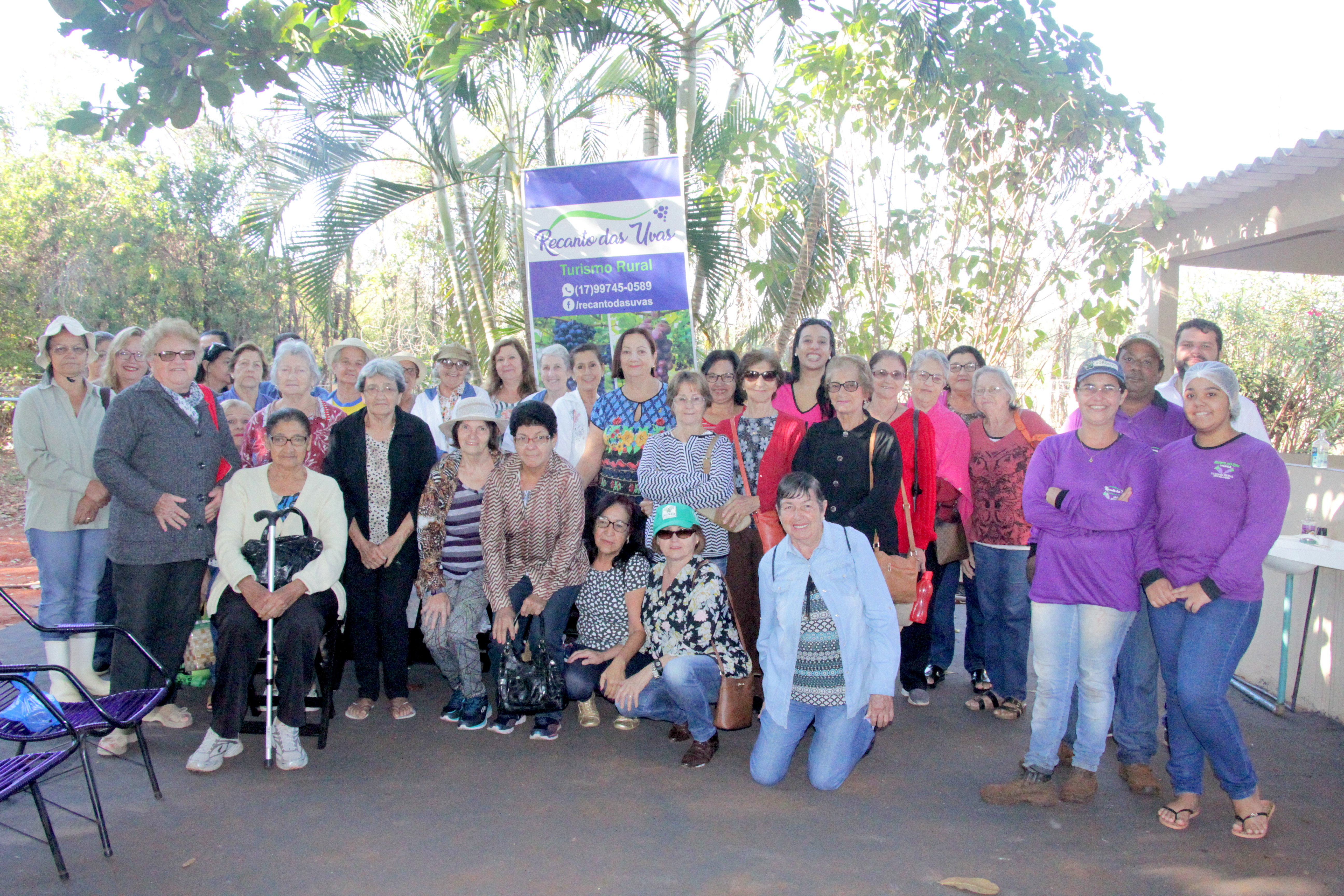 Melhor idade de Urânia visita as maravilhas do campo