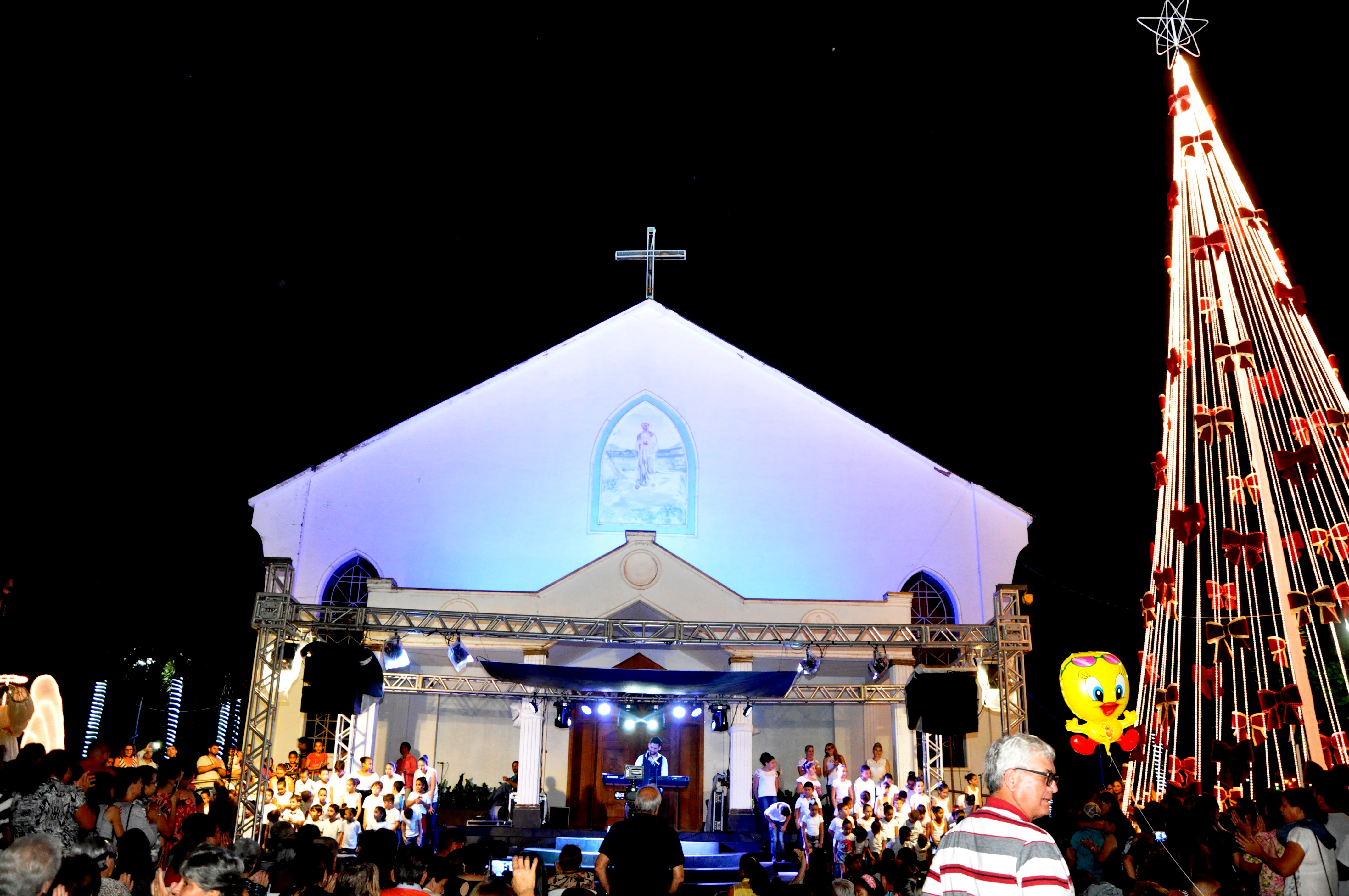Natal Mágico de Urânia: Amor, união e emoção