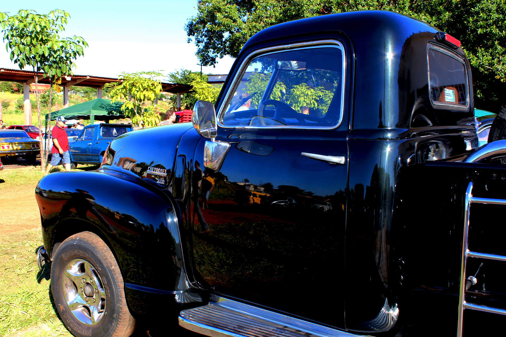 6º Encontro de Carros Antigos de Urânia atrai colecionadores da região e de outros estados