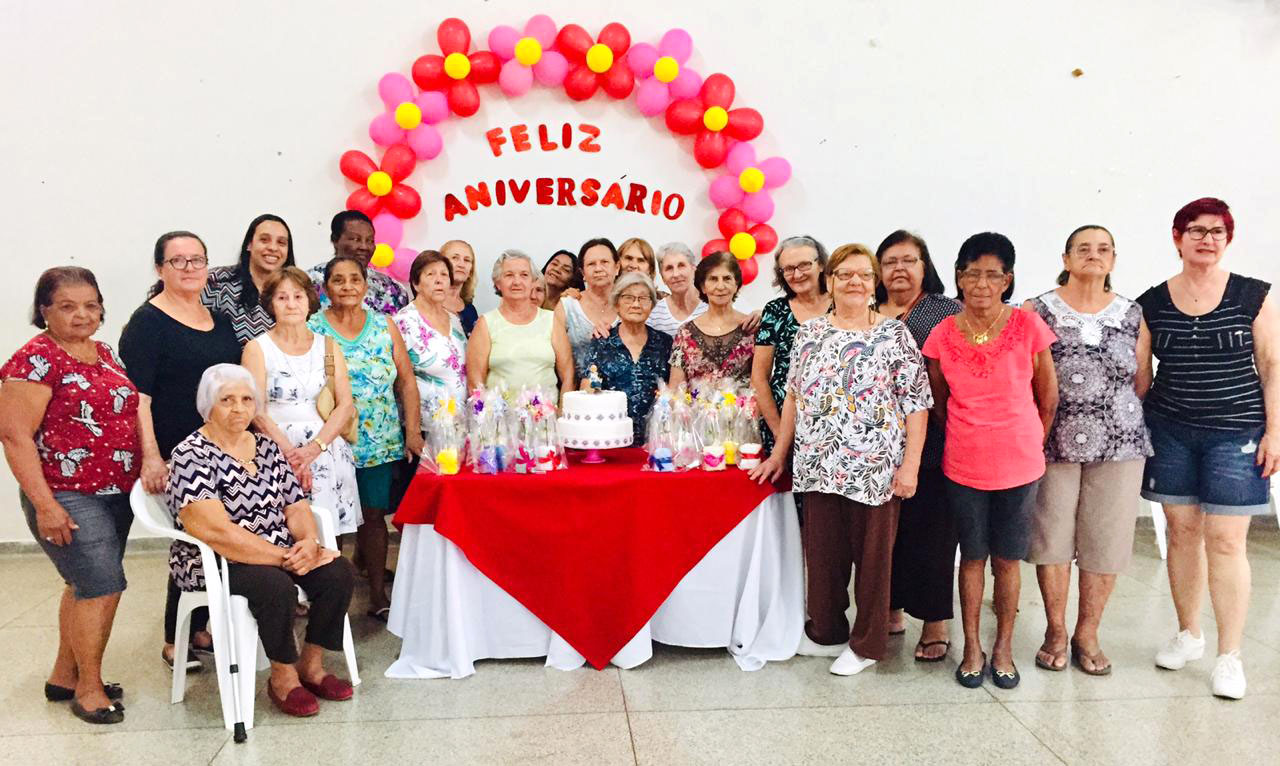 Alunas da Oficina de Bordado comemoram aniversário