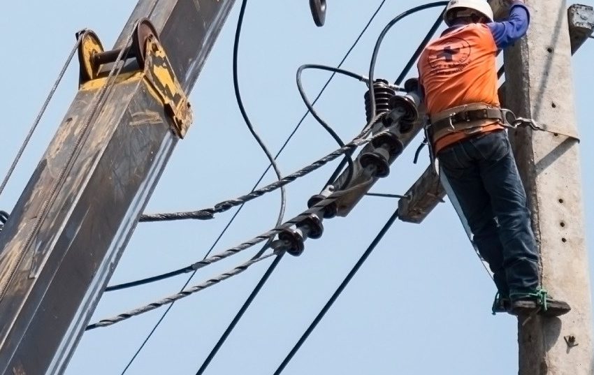 Prefeitura de Urânia notifica Elektro sobre falta de reparos na rede elétrica