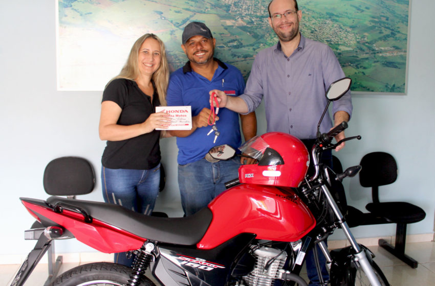 Prefeitura entrega prêmio ao ganhador da promoção “IPTU Premiado”