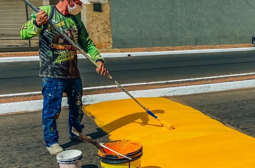  Prefeitura inicia trabalhos de pintura da sinalização de trânsito