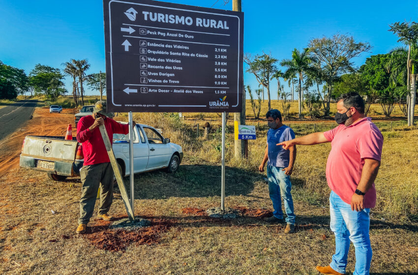  Prefeitura Municipal inicia instalação de placas turísticas em Urânia