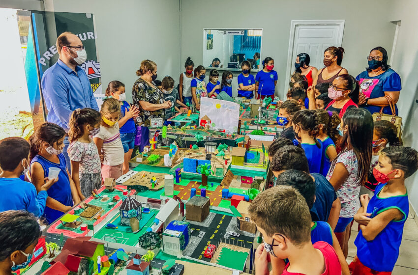  Alunos de Urânia confeccionam maquete sobre o município