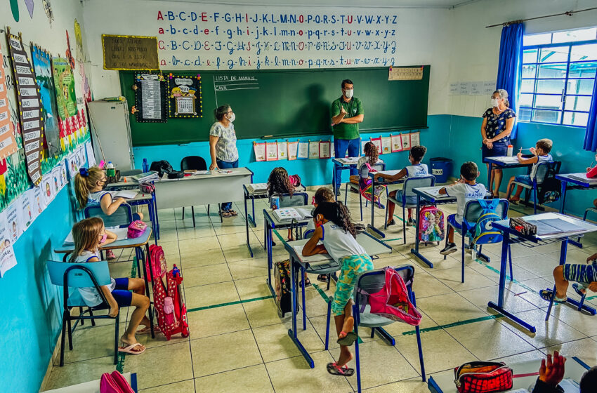  Palestras educativas ensinam alunos de Urânia a cuidarem bem dos animais