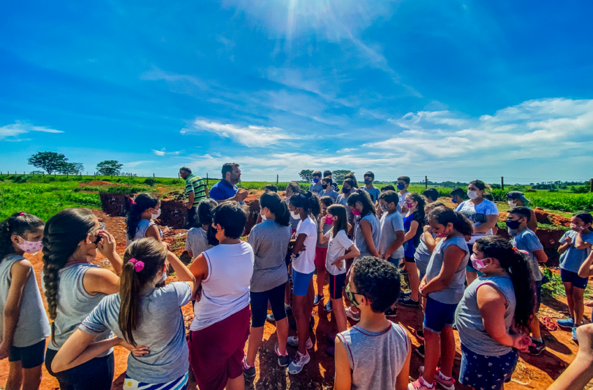 Educação Ambiental: alunos visitam aterro sanitário de Urânia