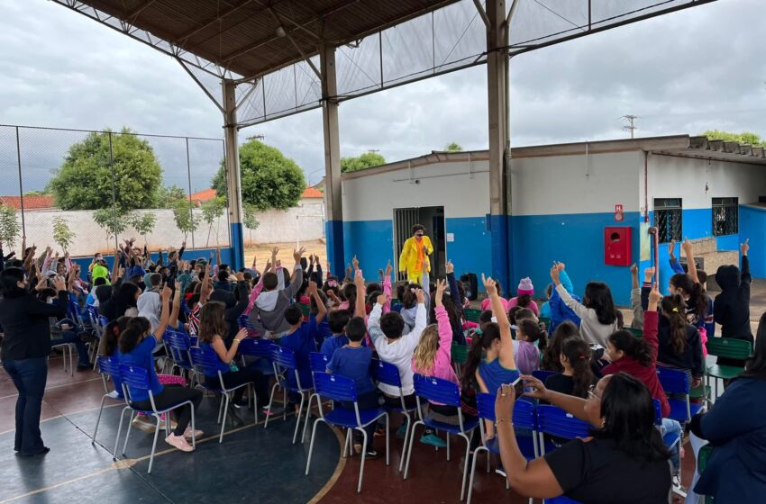 Palestras interativas em apoio a prevenção, o abuso e a exploração sexual de crianças e adolescentes são realizadas em Urânia