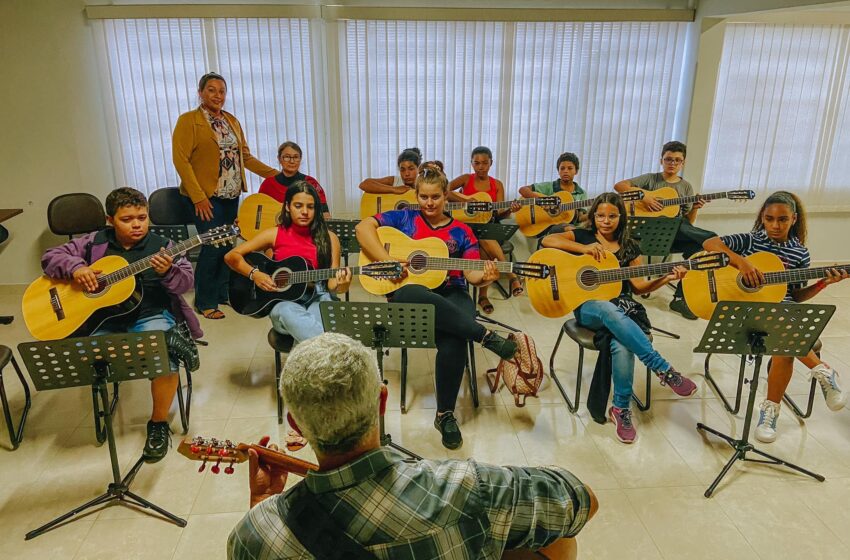  Prefeitura de Urânia inicia oficina de viola e violão