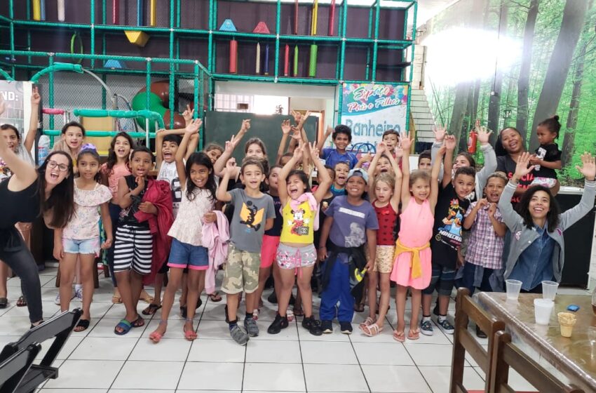  Crianças inseridas em projetos sociais do município se divertem na semana das crianças