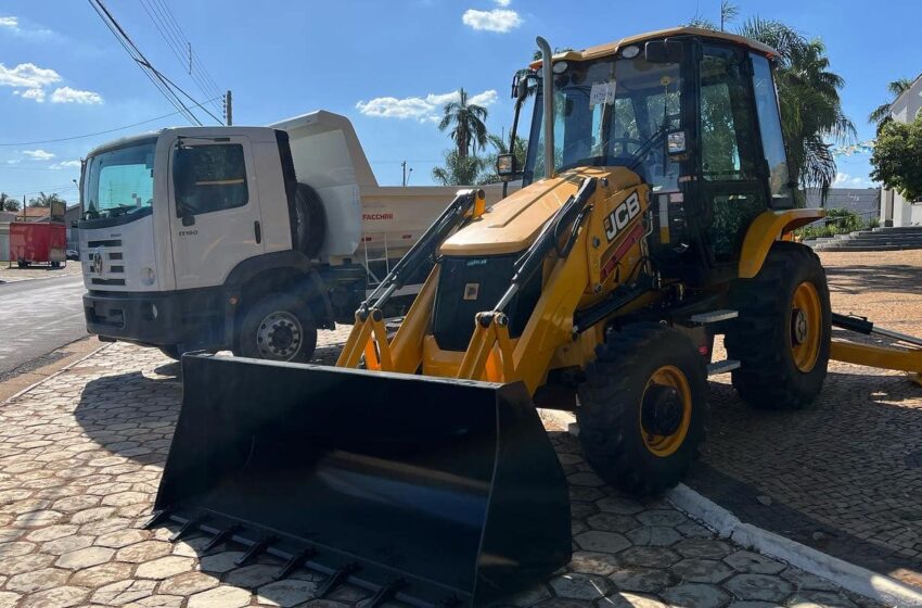 Prefeitura de Urânia recebe dois veículos zero quilômetro