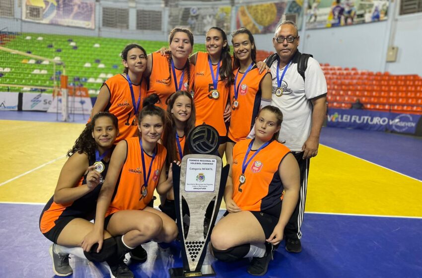 Equipes de vôlei feminino são Campeã e Vice em Torneio Regional